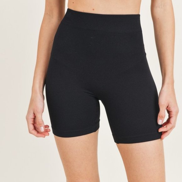 Seamless Ribbed Crop Top & Biker Short Lounge Set - Picture 5 of 6